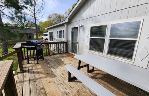 Tyler House | Cattlemens Quarters beautiful ranch setting with fenced yards and a great deck!