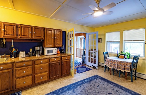 Shelburne Falls Cottage | Cavalier Cottage B&B