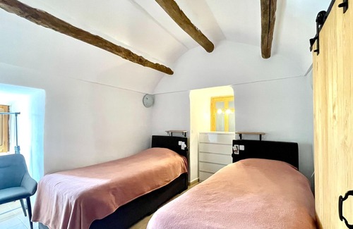 Cullar House | Cave house Nadieh with pool and facilities for PRM