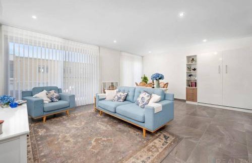 Caves Beach Apartment | Caves Beach suite with beach location and Pet friendly