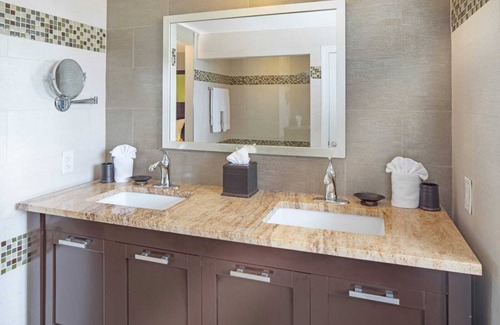Colliers Bay Resort | Cayman Islands Oceanfront 2 Bedroom Suite