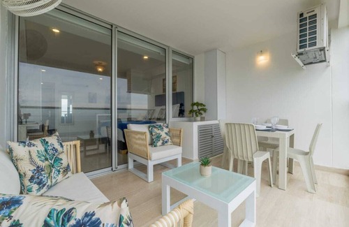 Urbanizacion Eliana Apartment | CB LUXURY APARTASUIT -SEA VIEW -BEAUTIFUL SWIMMING POOL -NEAR THE AIRPORT -PARK.