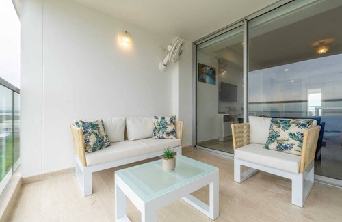 Urbanizacion Eliana Apartment | CB LUXURY APARTASUIT -SEA VIEW -BEAUTIFUL SWIMMING POOL -NEAR THE AIRPORT -PARK.
