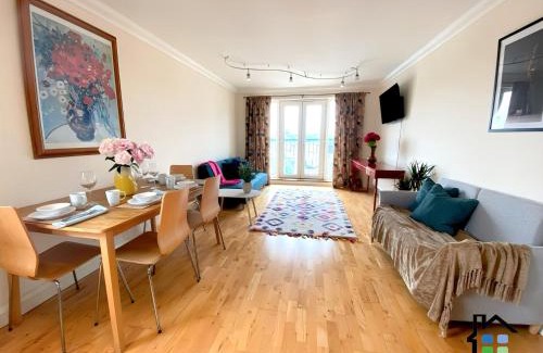 Cambridge Apartment | CB Stays - 2 Bedroom & 2 Toilet Flat - Near Mills Road and Train Station with Parking