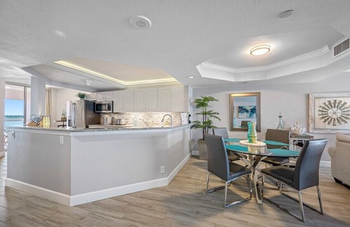 Sand Key Condo | CBC 1-15E – Gulf Front with a pool, hot tub, sauna, gym & pickleball!
