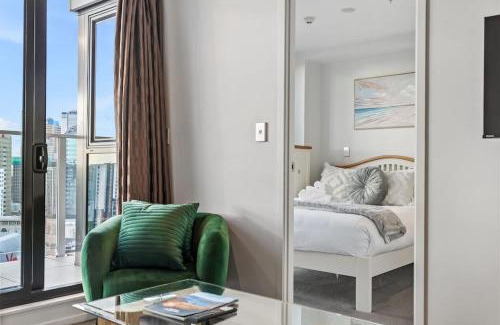 Auckland Central Business District Apartment | CBD 2BR Retreat w Pool & Gym by Zodiak Stays