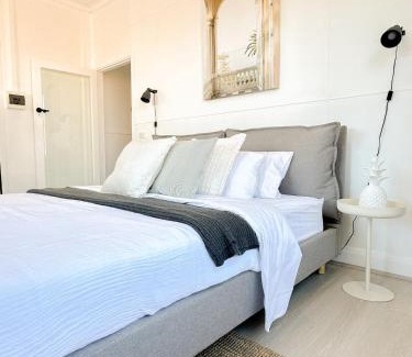 Wollongong CBD Apartment | CBD Studio - Sleeps 4 - Rooftop Courtyard - Views
