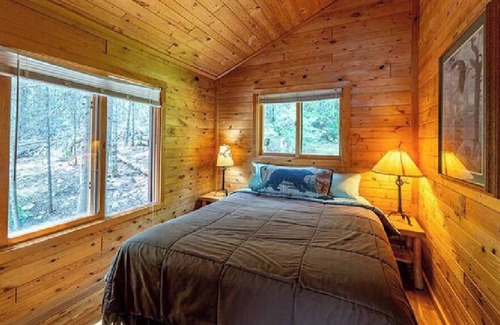 Ely Cabin | CEDAR 2 Bedroom: 3 beds & Futon