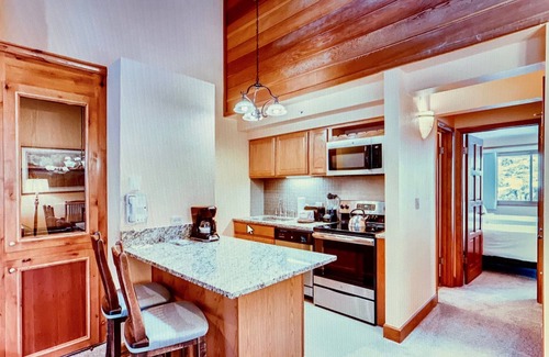 Vail Condo | CEDAR AT STREAMSIDE CONDO AVAIL THANKSGIVING WEEK