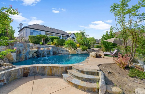 Ramona House | Cedar Creek Falls - Mountain and Milky Way Star Views!