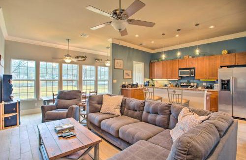 Cedar Creek Reservoir House | Cedar Creek Reservoir Home with Deck and Fire Pit!