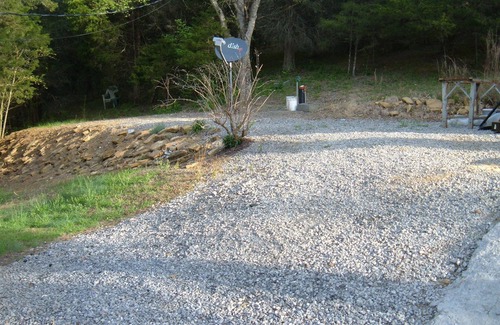 Newport Cabin | CEDAR CREST CABIN NEAR DOUGLAS LAKE. 30 MILES AWAY FROM GATLIN BURG.