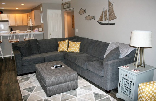 Camdenton Condo | Cedar Glen, No steps, beautiful lake view, close to Ball Park and golf courses