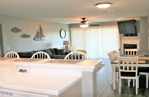 Camdenton Condo | Cedar Glen, No steps, beautiful lake view, close to Ball Park and golf courses