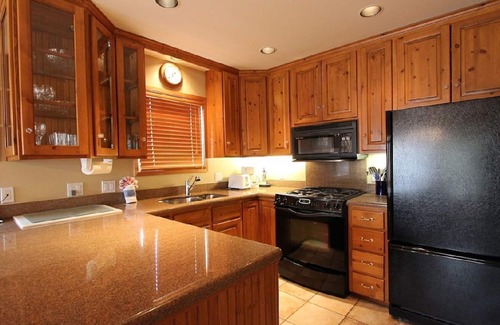Upper Village Ski Chalet | CEDAR HOLLOW 11 | Ski-In, Ski-Out | Huge Living Space | Private Hot Tub & Garage