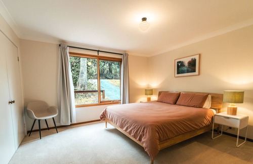 Blackheath Cabin | Cedar Hot Tub in the Treetops Shady Pines Cabin