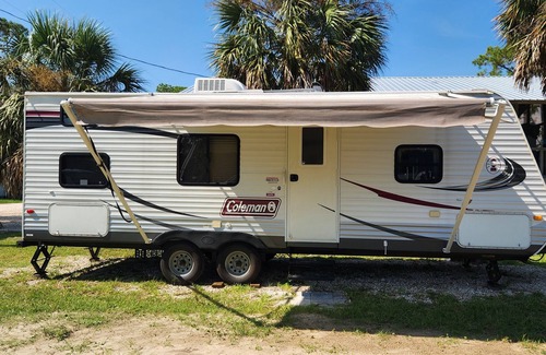 Salem House | Cedar Island Canal Front Cute RV with Boat Slip, Fishing, Scalloping & Crabbing