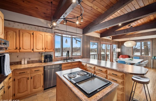 Annandale House | Cedar Lake getaway with sauna - pontoon rental!