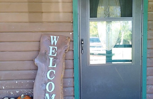 Ponce De Leon Cabin | Cedar Log Cabin home on wooded bluff nestled between Springfield and Branson