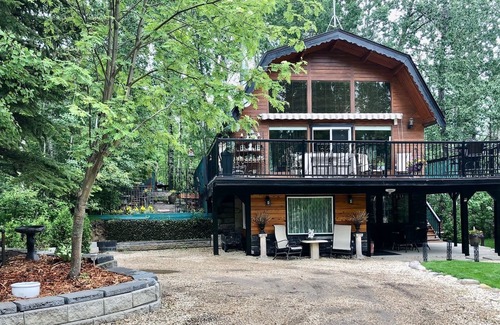 Sunbreaker Cove Cottage | Cedar Log Cottage , nestled in the trees with wrap around deck