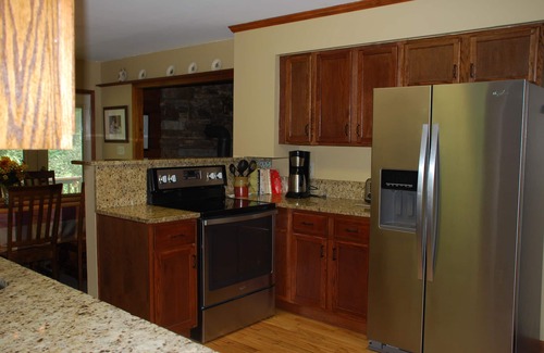 Cedar Mountain Cabin | Cedar Mtn, Dupont, 4+ Acres, Wifi, Fenced Yard, Stream