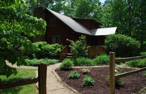Cedar Mountain Cabin | Cedar Mtn, Dupont, 4+ Acres, Wifi, Fenced Yard, Stream