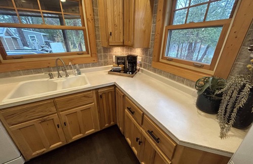 Gwinn Cabin | Cedar Retreat located in God's Country, on East Bass Lake. Sleeps 10!