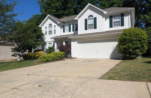 Concord House | Cedar's Corner In Concord Spacious & Clean
