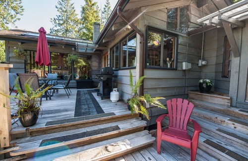 Tofino House | Cedar Surf-Rainforest Paradise