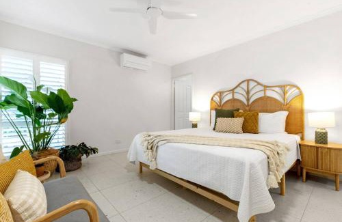 Palm Cove Apartment | Cedar Villa - A Designer Pool House by the Beach