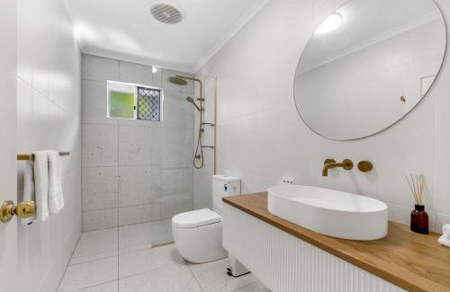 Palm Cove Apartment | Cedar Villa - A Designer Pool House by the Beach