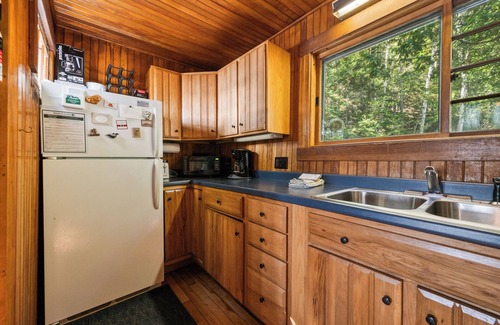 Rangeley House | 🐾Cedarcliff - One of a kind private location on the edge of Rangeley Lake, dog friendly