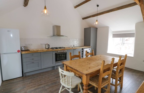 Criccieth Cottage | CEFN BRYN MAWR, pet friendly, character holiday cottage in Criccieth