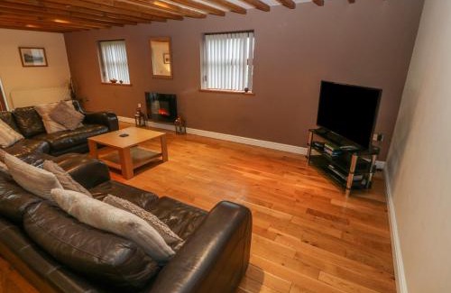 Garndolbenmaen House | Cefn-Yr-Efail