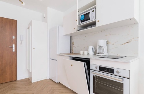 Brynow Apartment | Ceglana 76 | Bright Studio | Parking & Balcony