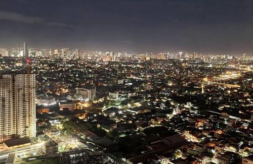 A. Bonifacio Apartment | Celandine by DMCI w/panoramic Makati skyline view