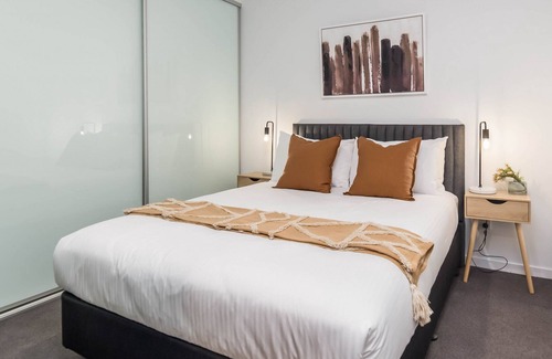 Reid Apartment | Center 2-Bed with Rooftop Pool & Secure Parking