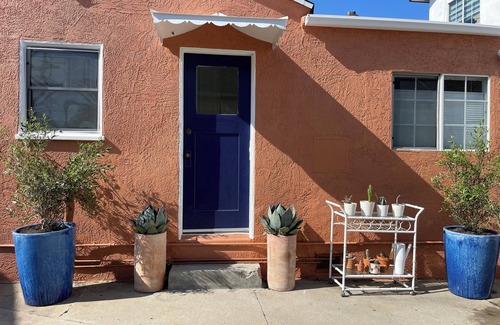 Mid City House | Center of it all! 1bd heart-of-LA casita near Beverly Hills/West Hollywood/Ktown