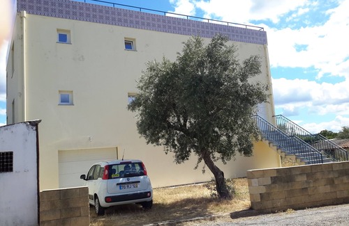 Ortiga Villa | Center Portugal, 3 min walk to the Tagus, 10 min drive to the beach.