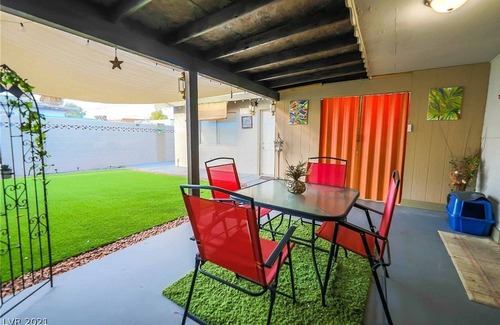 Las Vegas Apartment | Central 1 Bedroom Guesthouse w/Private Bath Ideal for Extended Stays