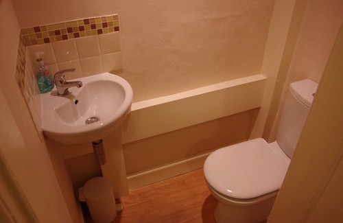 West End Apartment | Central 2-bedroom Traditional Apartment