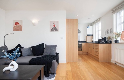 Stockwell Apartment | Central 2BR Fast Wi-Fi Ideal for Travellers