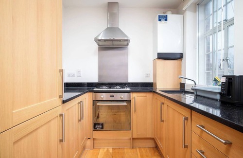 Stockwell Apartment | Central 2BR Fast Wi-Fi Ideal for Travellers