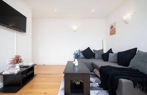 Stockwell Apartment | Central 2BR Fast Wi-Fi Ideal for Travellers