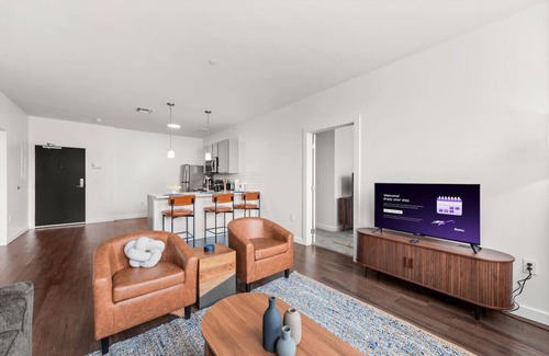Hough Apartment | Central 2BR Near Clinic, CWRU & Museums