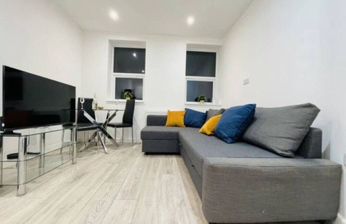 Watford Apartment | Central 2BR Watford Flat 10D | Stayfolk