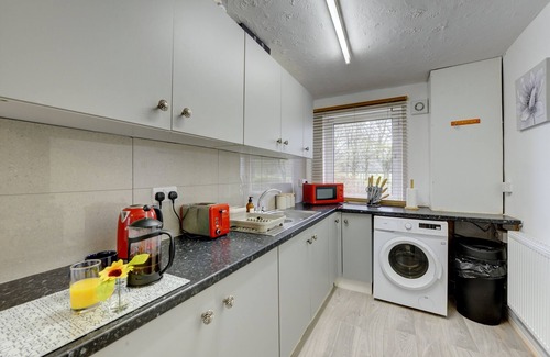 Northampton House | Central 3-bed House, sleeps 8 by MBiZ
