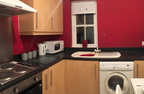 Newcastle-Under-Lyme Apartment | Central 3 BR in Newcastle with Allocated Parking