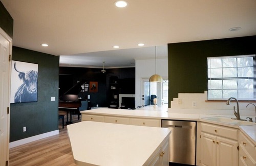 Amarillo House | Central |5 Bed| Baby Grand Piano