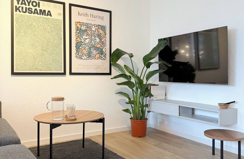 Ostviertel Apartment | Central 65 sqm city apartment with free WiFi & self check-in
